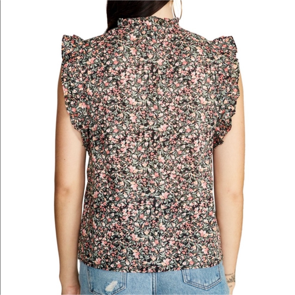 BB Dakota Floral‎ Ruffle Sleeve Blouse NWOT